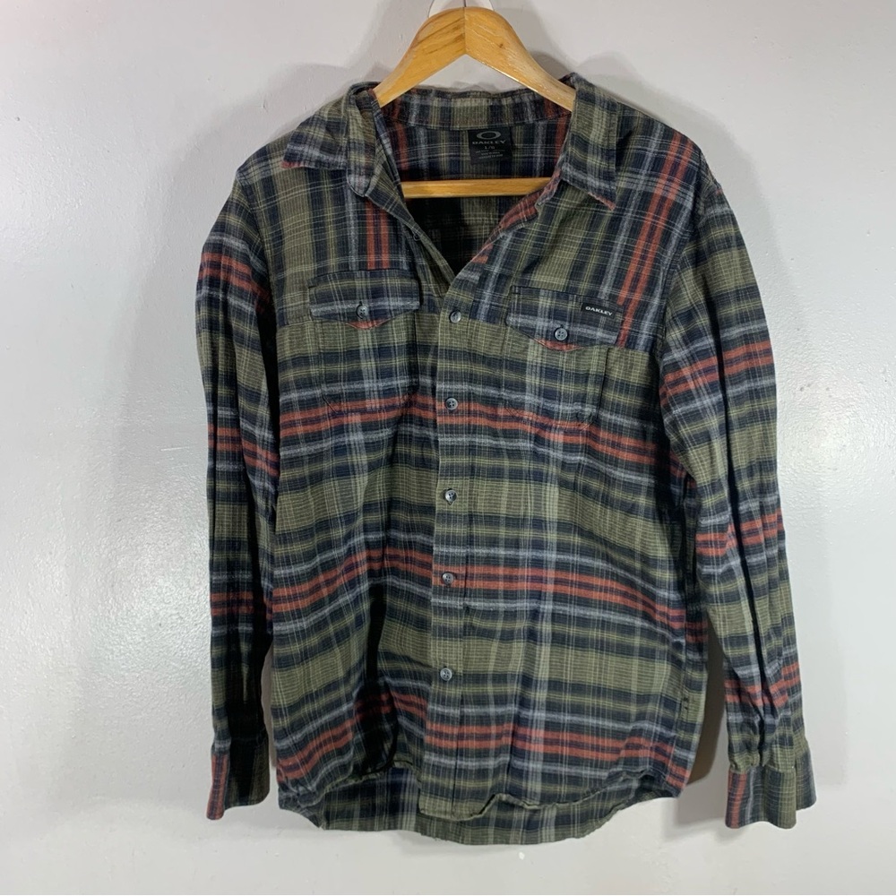 Oakley button up flannel long sleeve shirt . Jacket outdoor, 100% Cotton